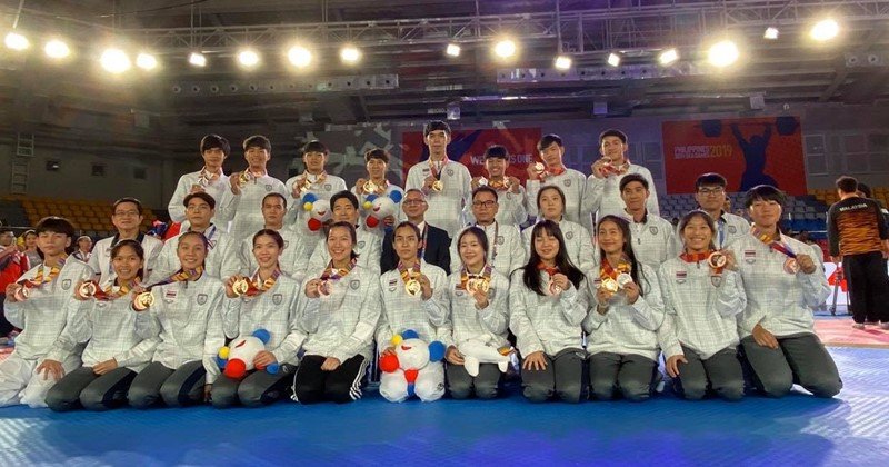 โคคา-โคลา หาดทิพย์ ขอแสดงความยินดีและร่วมภาคภูมิใจกับความสำเร็จ ของ “ สมาคมกีฬาเทควันโดแห่งประเทศไทย” ที่นำทัพนักกีฬาเทควันโดทีมชาติไทย สู้ศึก ซีเกมส์ ครั้งที่ 30
