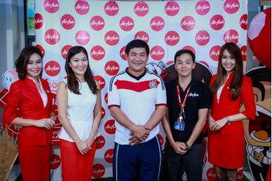 AirAsia Organizes "AirAsia Walking Street: Save and Soar"