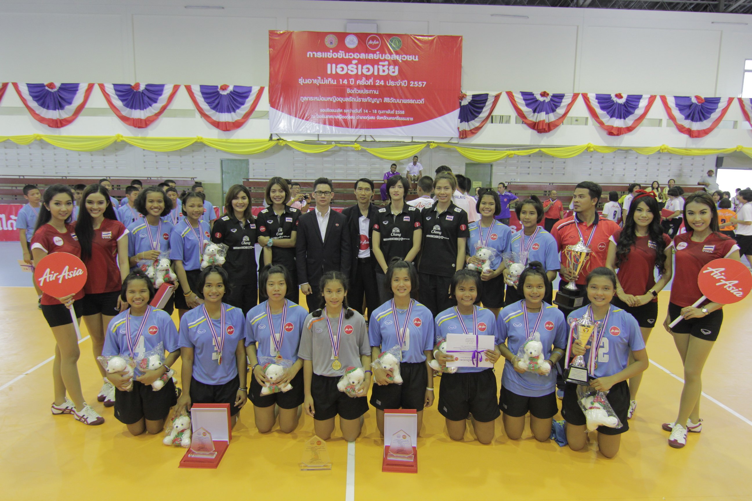 AirAsia Holds Youth Volleyball Under 14 Championship in Nakhon Si Thammarat Pluemjit flies her team to support up and comers