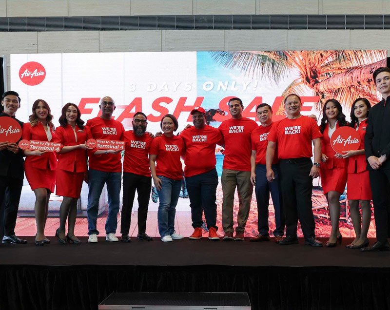 AirAsia is back painting Changi Terminal 4 red!