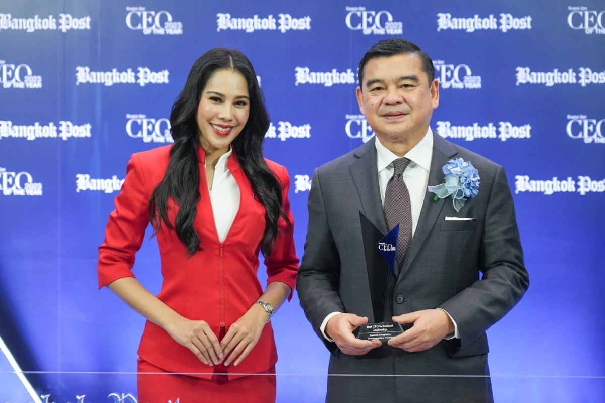 สันติสุข คล่องใช้ยา รับรางวัล Best CEO in Resilient Leadership งาน CEO of The Year 2023 จาก Bangkokpost
